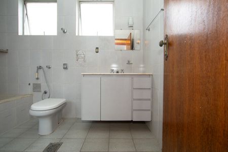 Casa à venda com 431m², 6 quartos e 4 vagasBANHEIRO4