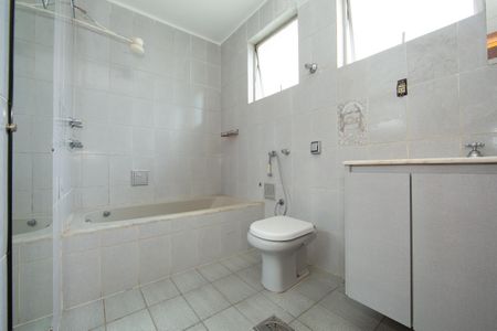 Casa à venda com 431m², 6 quartos e 4 vagasBANHEIRO4