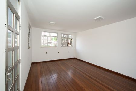 Casa à venda com 431m², 6 quartos e 4 vagasQUARTO2