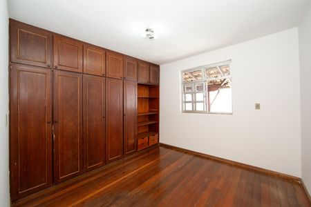 Casa à venda com 431m², 6 quartos e 4 vagasQUARTO5