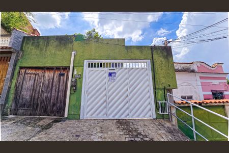 Casa para alugar com 130m², 3 quartos e 3 vagasFachada casa com placa