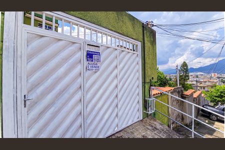 Casa para alugar com 130m², 3 quartos e 3 vagasFachada casa com placa