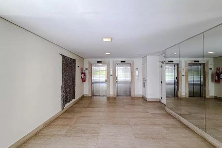 Apartamento à venda com 94m², 2 quartos e 2 vagasHall social