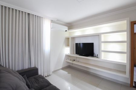 Sala de apartamento para alugar com 2 quartos, 47m² em Itapoã, Belo Horizonte