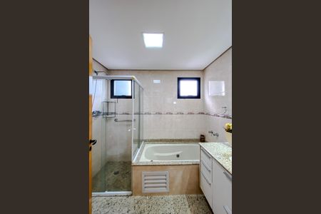 Apartamento à venda com 120m², 4 quartos e 3 vagasBanheiro da Suíte