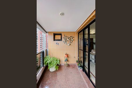 Apartamento à venda com 120m², 4 quartos e 3 vagasVaranda da Sala