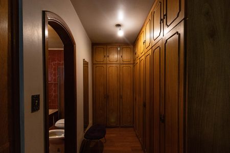 Casa à venda com 384m², 4 quartos e 2 vagas Casa à venda com 384m², 4 quartos e 2 vagasSuíte