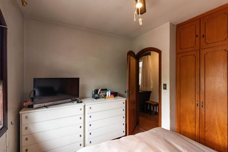 Casa à venda com 384m², 4 quartos e 2 vagas Casa à venda com 384m², 4 quartos e 2 vagasQuarto 2