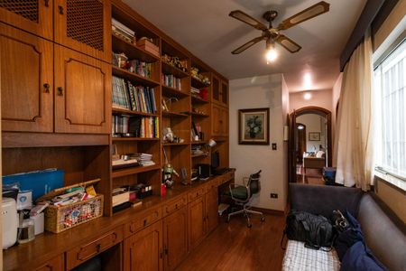 Casa à venda com 384m², 4 quartos e 2 vagas Casa à venda com 384m², 4 quartos e 2 vagasCorredor