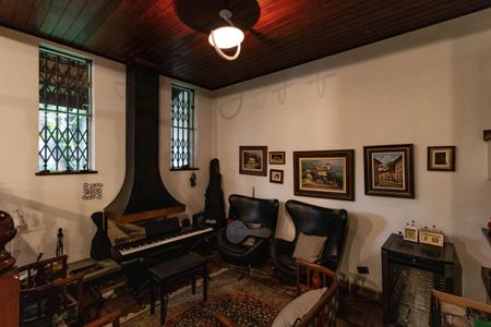 Casa à venda com 384m², 4 quartos e 2 vagas Casa à venda com 384m², 4 quartos e 2 vagasSala