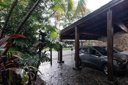 Casa à venda com 384m², 4 quartos e 2 vagas Casa à venda com 384m², 4 quartos e 2 vagasGaragem