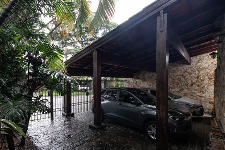 Casa à venda com 384m², 4 quartos e 2 vagas Casa à venda com 384m², 4 quartos e 2 vagasGaragem