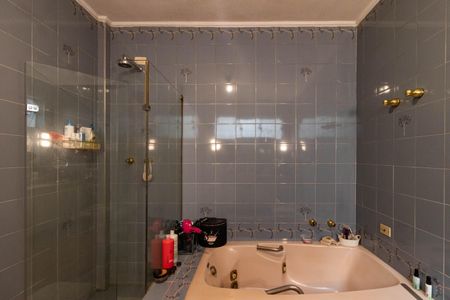 Casa à venda com 384m², 4 quartos e 2 vagas Casa à venda com 384m², 4 quartos e 2 vagasBanheiro Social