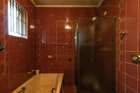 Casa à venda com 384m², 4 quartos e 2 vagas Casa à venda com 384m², 4 quartos e 2 vagasBanheiro da Suíte 1