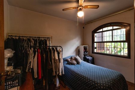 Casa à venda com 384m², 4 quartos e 2 vagas Casa à venda com 384m², 4 quartos e 2 vagasQuarto 1