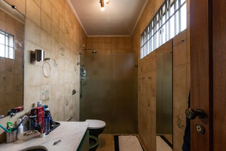 Casa à venda com 384m², 4 quartos e 2 vagas Casa à venda com 384m², 4 quartos e 2 vagasBanheiro da Suíte 2