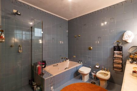 Casa à venda com 384m², 4 quartos e 2 vagas Casa à venda com 384m², 4 quartos e 2 vagasBanheiro Social