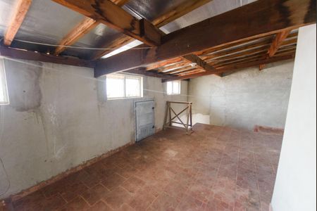 Casa para alugar com 212m², 5 quartos e 2 vagasSotão