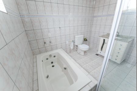 Casa para alugar com 212m², 5 quartos e 2 vagasBanheiro 2