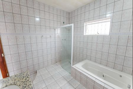 Casa para alugar com 212m², 5 quartos e 2 vagasBanheiro 2