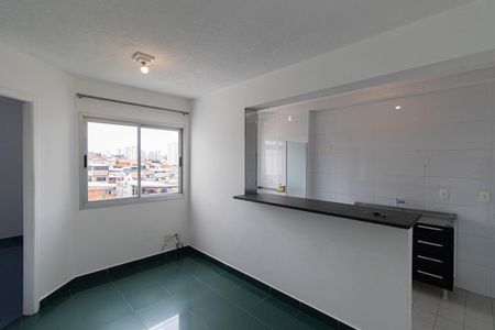 Sala/Cozinha/Área de Serviço  de apartamento para alugar com 1 quarto, 39m² em Vila Carmosina, São Paulo