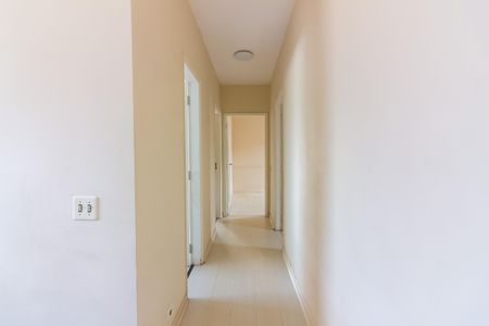 Casa de condomínio à venda com 384m², 4 quartos e 4 vagas Casa de condomínio à venda com 384m², 4 quartos e 4 vagasCorredor