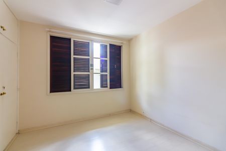 Casa de condomínio à venda com 384m², 4 quartos e 4 vagas Casa de condomínio à venda com 384m², 4 quartos e 4 vagasQuarto 3