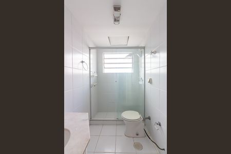 Casa de condomínio à venda com 384m², 4 quartos e 4 vagas Casa de condomínio à venda com 384m², 4 quartos e 4 vagasBanheiro 2