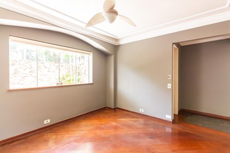 Casa de condomínio à venda com 384m², 4 quartos e 4 vagas Casa de condomínio à venda com 384m², 4 quartos e 4 vagasSala