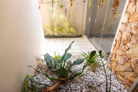 Casa de condomínio à venda com 384m², 4 quartos e 4 vagas Casa de condomínio à venda com 384m², 4 quartos e 4 vagasJardim