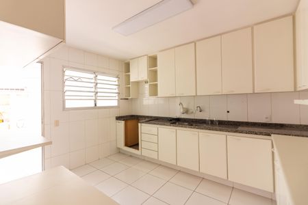 Casa de condomínio à venda com 384m², 4 quartos e 4 vagas Casa de condomínio à venda com 384m², 4 quartos e 4 vagasCozinha