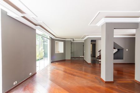 Casa de condomínio à venda com 384m², 4 quartos e 4 vagas Casa de condomínio à venda com 384m², 4 quartos e 4 vagasSala