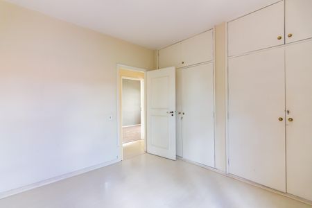 Casa de condomínio à venda com 384m², 4 quartos e 4 vagas Casa de condomínio à venda com 384m², 4 quartos e 4 vagasQuarto 3