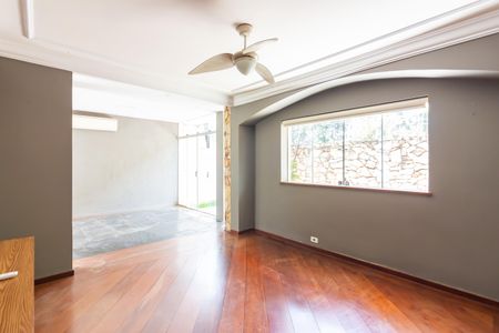 Casa de condomínio à venda com 384m², 4 quartos e 4 vagas Casa de condomínio à venda com 384m², 4 quartos e 4 vagasSala