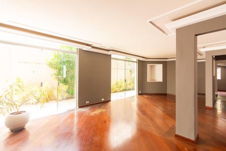 Sala  de casa de condomínio à venda com 4 quartos, 384m² em Continental, Osasco