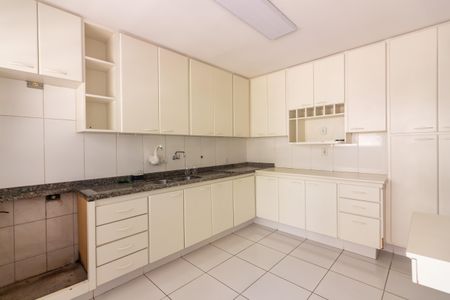 Casa de condomínio à venda com 384m², 4 quartos e 4 vagas Casa de condomínio à venda com 384m², 4 quartos e 4 vagasCozinha