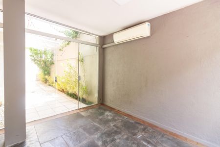 Casa de condomínio à venda com 384m², 4 quartos e 4 vagas Casa de condomínio à venda com 384m², 4 quartos e 4 vagasCopa