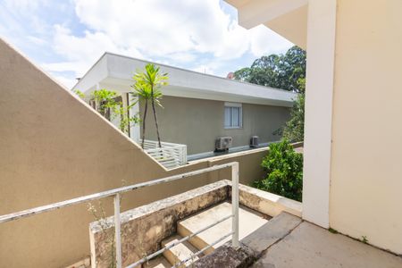 Casa de condomínio à venda com 384m², 4 quartos e 4 vagas Casa de condomínio à venda com 384m², 4 quartos e 4 vagasSacada