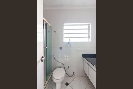 Casa de condomínio à venda com 384m², 4 quartos e 4 vagas Casa de condomínio à venda com 384m², 4 quartos e 4 vagasBanheiro