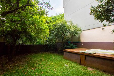 Casa à venda com 450m², 4 quartos e 6 vagasQuintal/Jardim