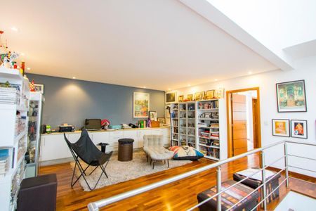 Casa à venda com 450m², 4 quartos e 6 vagasEscritório