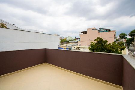 Casa à venda com 450m², 4 quartos e 6 vagasTerraço descoberto