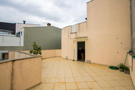 Casa à venda com 450m², 4 quartos e 6 vagasÁrea externa superior dos fundos