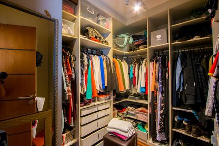 Casa à venda com 450m², 4 quartos e 6 vagasCloset da Suíte