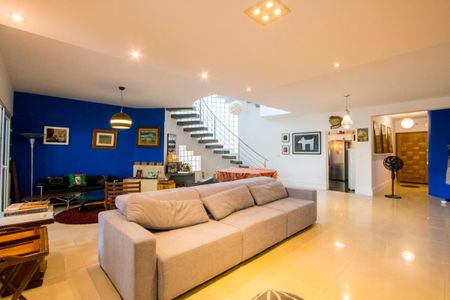 Casa à venda com 450m², 4 quartos e 6 vagasSala