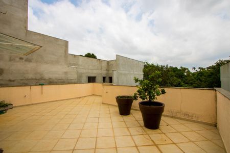 Casa à venda com 450m², 4 quartos e 6 vagasÁrea externa superior dos fundos