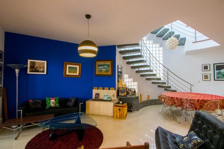 Casa à venda com 450m², 4 quartos e 6 vagasSala