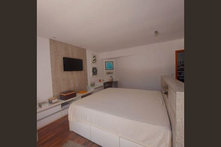 Casa à venda com 4 quartos, 450m² em Vila Eldizia, Santo André