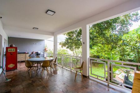 Casa à venda com 450m², 4 quartos e 6 vagasÁrea comum