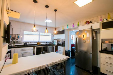 Casa à venda com 450m², 4 quartos e 6 vagasCozinha